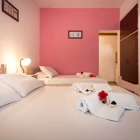 Pansion Porto Tsi Ostrias Lägenhetshotell
