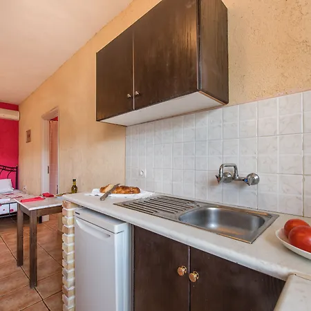Lägenhetshotell Pansion Porto Tsi Ostrias Keri