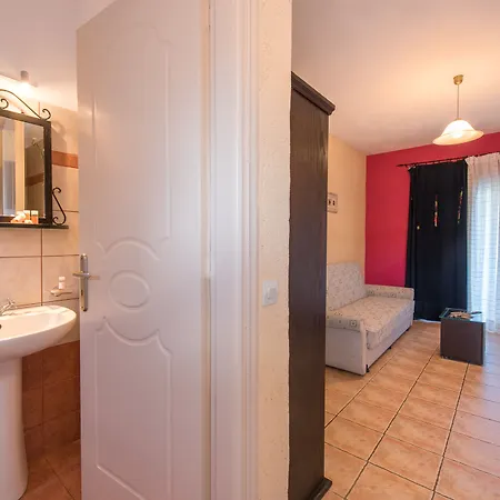 Pansion Porto Tsi Ostrias Lägenhetshotell 3*