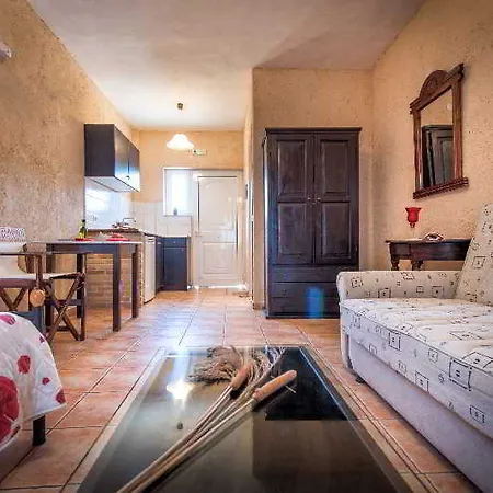 Lägenhetshotell Pansion Porto Tsi Ostrias 3*
