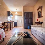 Lejlighedshotel Pansion Porto Tsi Ostrias 3*