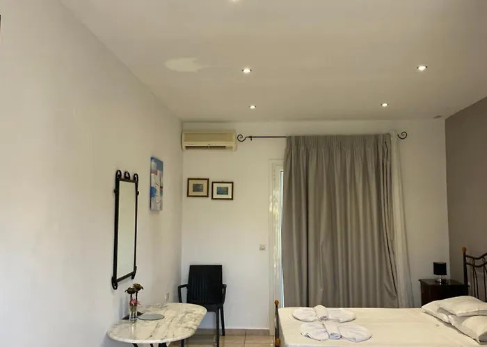 Pansion Porto Tsi Ostrias كيري